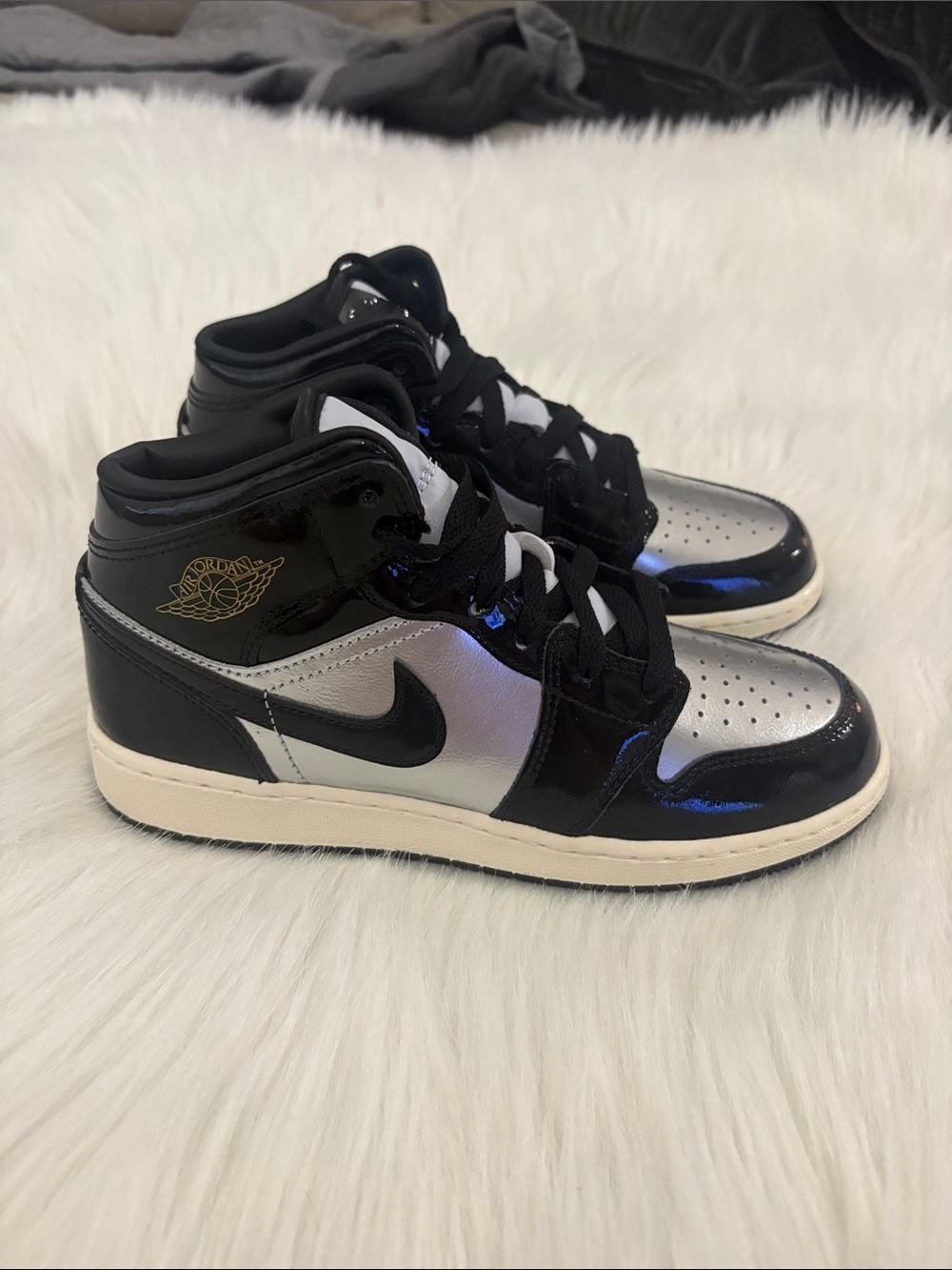 Air Jordan 1 Mid SE Patent Black Gold 5.5Y Women’s size 7 NEW